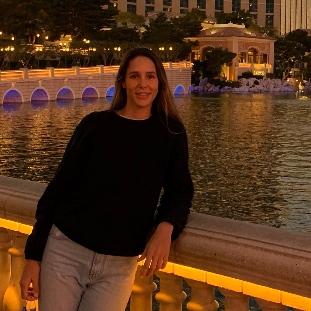 Meet your Posher, Laura